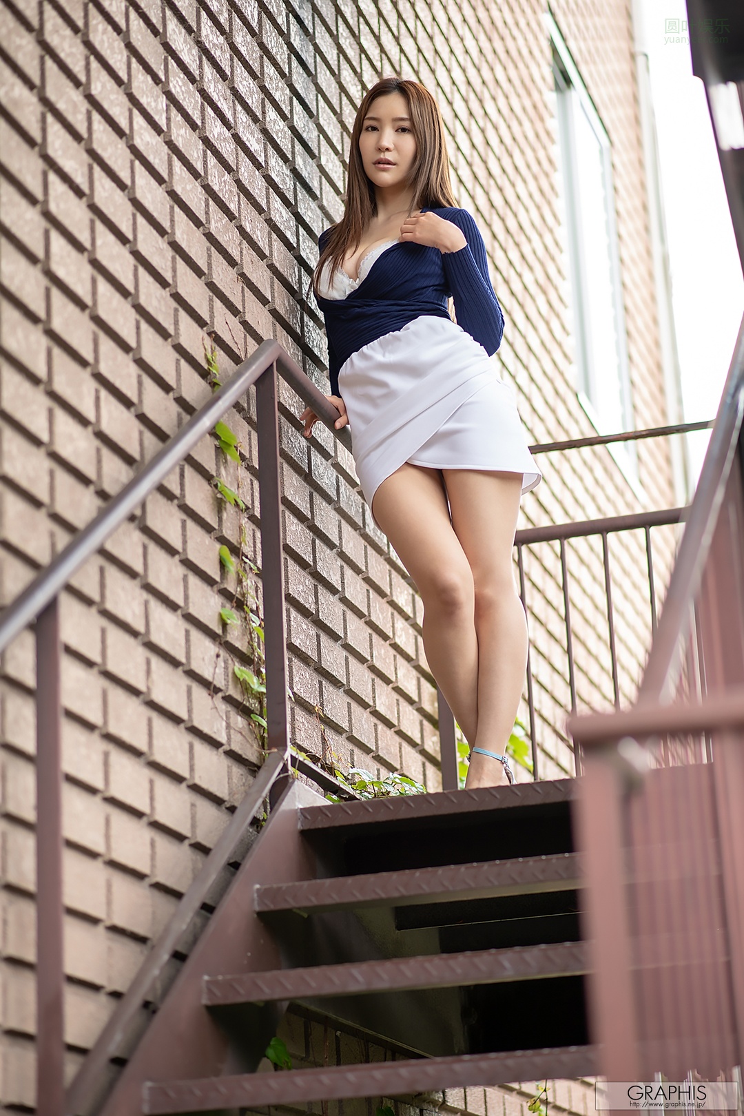 (2018 - 06 - 15) Aoi (葵) - Allure