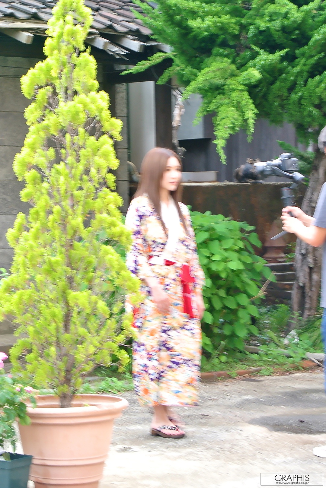 (2018 - 06 - 15) Aoi (葵) - Allure