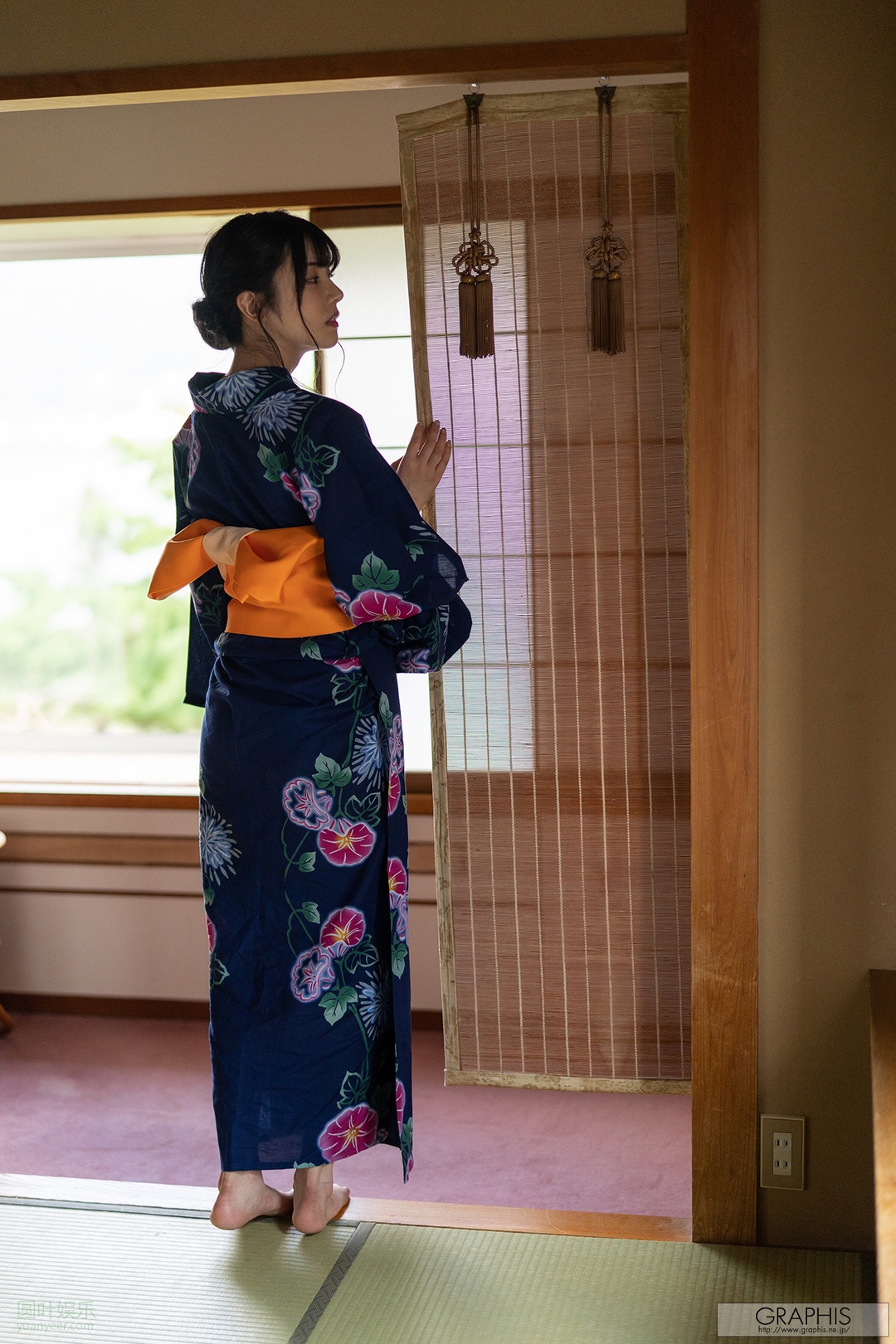 (2020 - 09 - 18) KAEDE Karen (枫カレン) - Cool Beauty