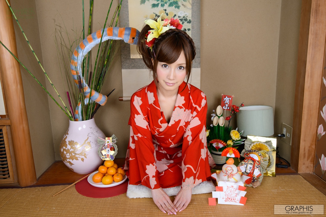 (2012 - 12 - 26) KOJIMA Minami (小岛みなみ), SAKURA Mana (纱仓まな) - New Year's Holiday Special 2012 - 2013