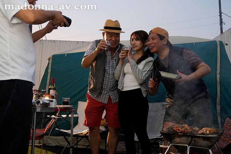 広瀬ゆり(广濑百合)作品JUQ-976发布！前主播人妻强制参加社区露营，只有自己是女的惨遭轮奸***-图片3