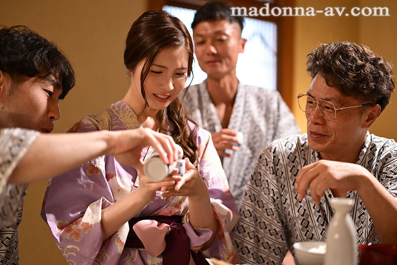松野蘭(松野兰)作品JUR-148发布！人妻社员参加都是男员工温泉旅行