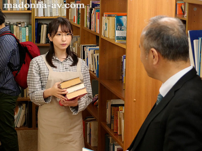 新妻ゆうか(新妻优香)作品JUR-422发布!人妻秘书因为老公出轨,干脆也跟社长在办公室里疯狂