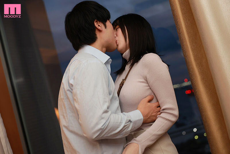 堀田真央(Hotta-Mao)作品MIDV-767发布！G奶妹子没穿内衣在外约会，兴奋到花蕾翘起狂-图片3