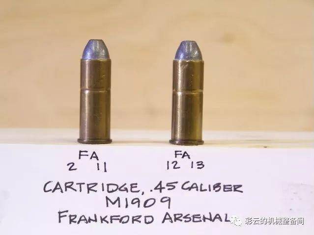 柯尔特M1889是世界上第一支侧摆装填的转轮手枪吗？
