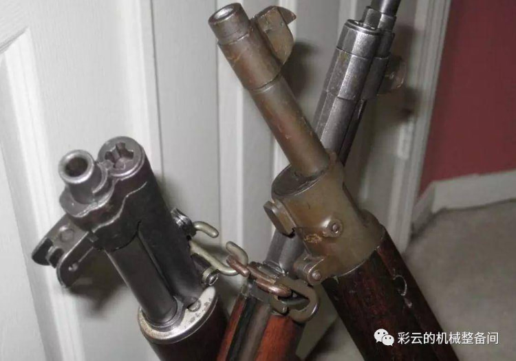 老照片：为什么这个德国兵的步枪枪口有个钩？