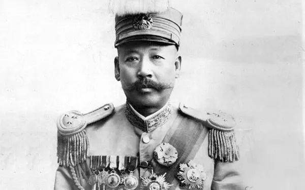 从小摊贩做到大总统,一代枭雄为何徒留骂名? 从小摊贩做到大总统,一代枭雄为何徒留骂名?