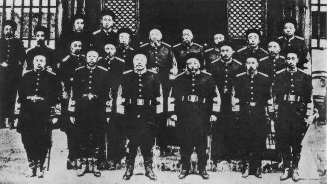 从小摊贩做到大总统,一代枭雄为何徒留骂名? 从小摊贩做到大总统,一代枭雄为何徒留骂名?