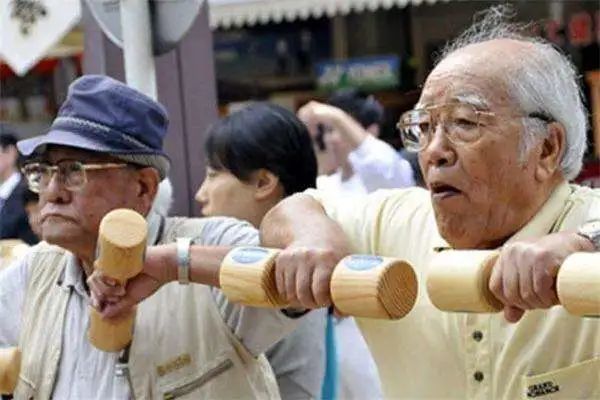 历史的经验:人口年龄对国家稳定影响巨大