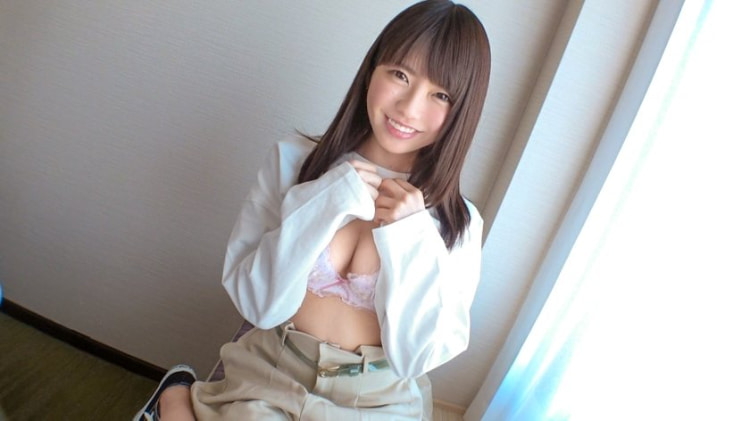 SIRO-4104千春18岁，大学一年级学生。
