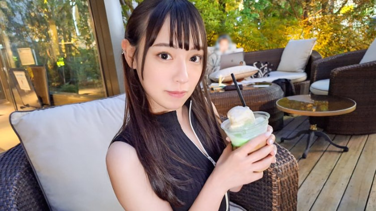 SIRO-5237ななみ22岁，护肤品店店员。