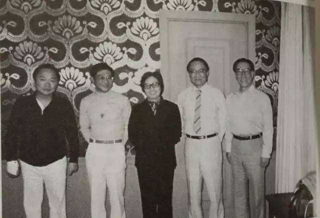 古龙：美女与酒，才是江湖