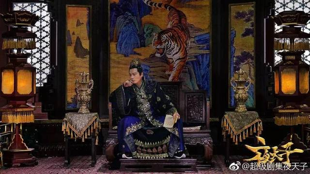 “下饭剧”里藏着“正剧”内核，《夜天子》打造男频IP改编优质模板