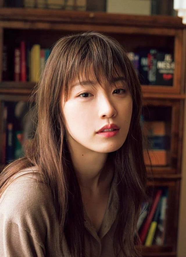 国民偶像 or 艾薇女神，她们都有一个文学梦