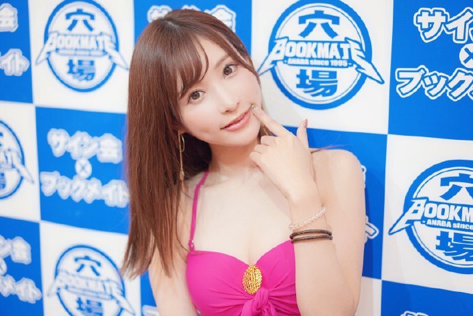 霓虹演员齐斗艳