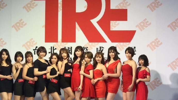 霓虹演员齐斗艳