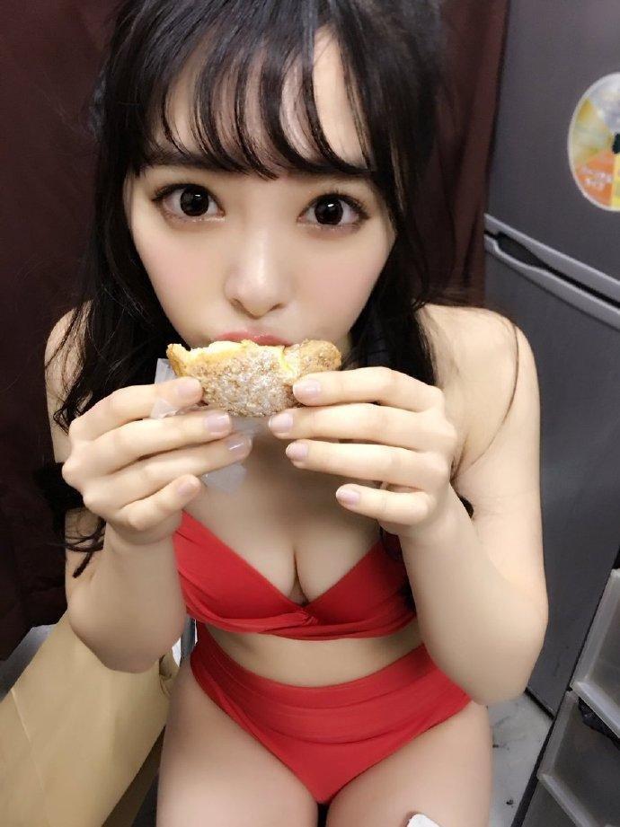 爱开车的19岁艾薇新人——小仓由菜出道作