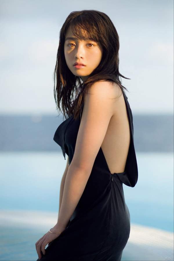 桥本环奈20岁生日将推出写真集《NATUREL》