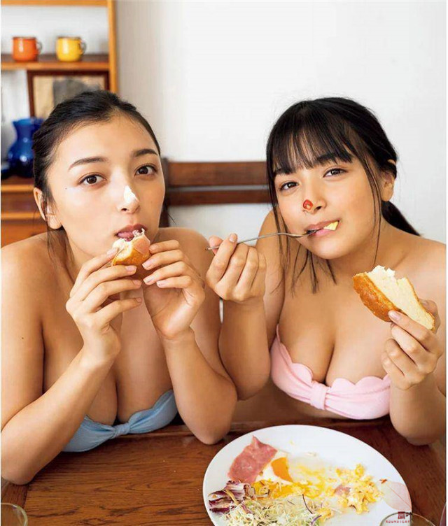 在抖音日本上很红的JK混血姐妹花エリマリ