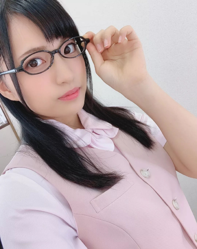 小岛亚美改名「根尾朱莉」再次出发！