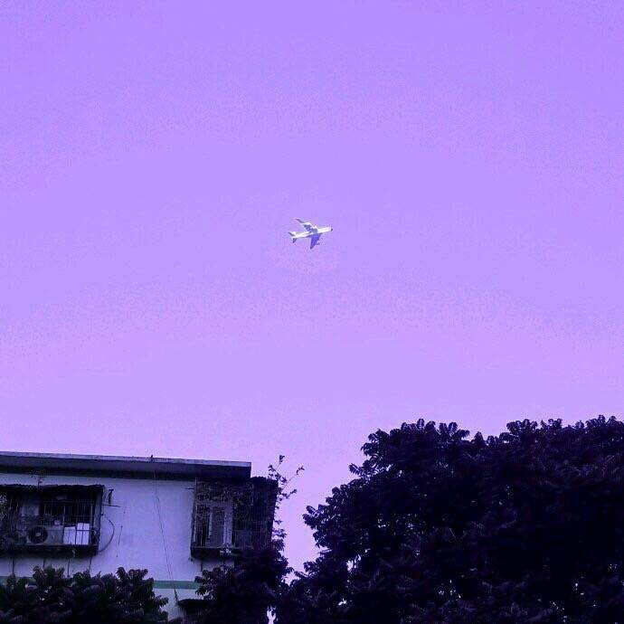 晚安心语语录191003：我愿喝下最烈的酒，只为挨过没有你的深秋