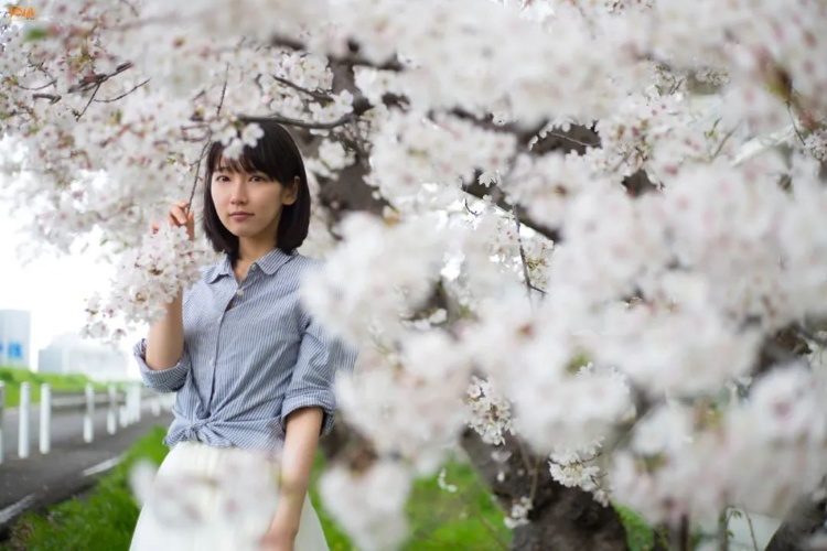 吉冈里帆「BOMB.tv 2015.06」
