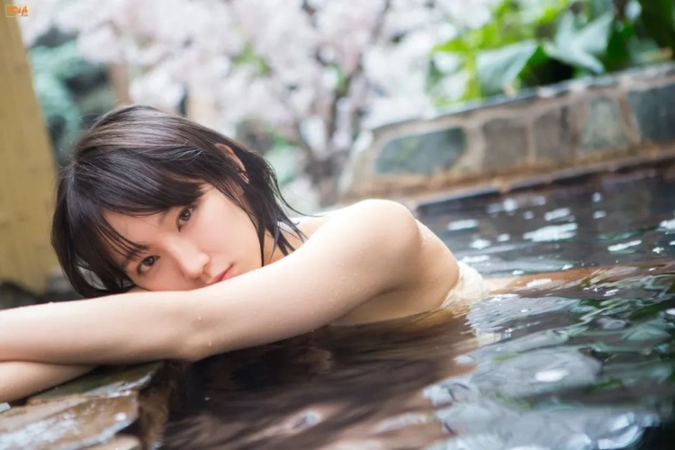 吉冈里帆「BOMB.tv 2015.06」