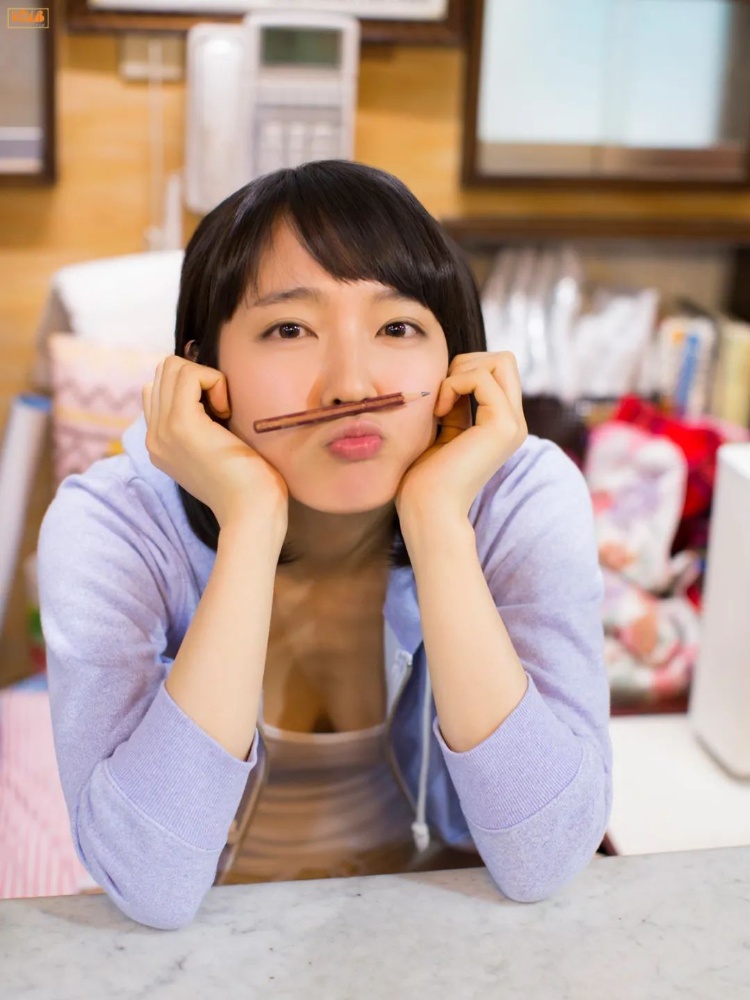 吉冈里帆「BOMB.tv 2015.06」