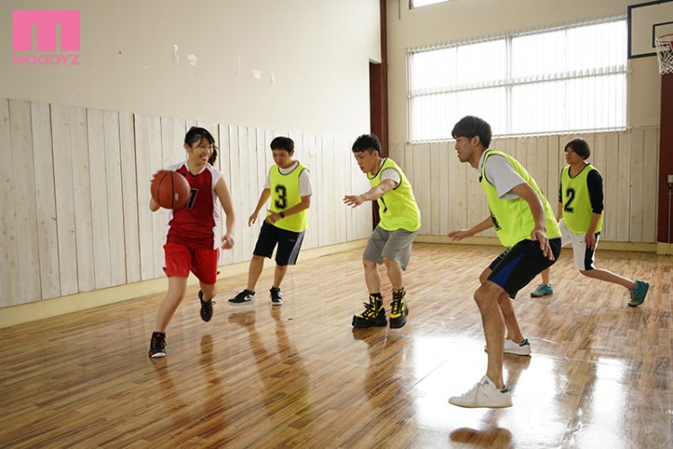 AV界的三井寿！七村るか(七村流花)和你斗牛！