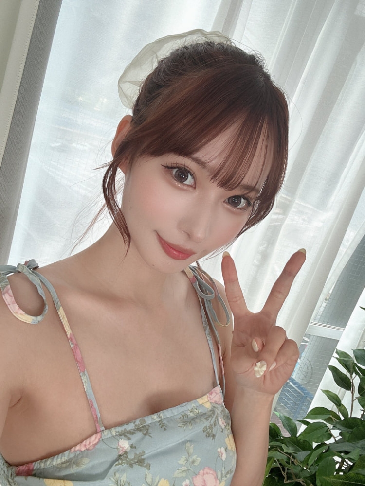 大眼细腰美人《大野真依》嫩胸乍现！用炙热眼神与好身材诱惑你的心！
