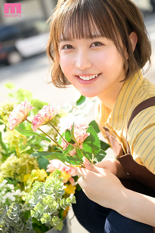 2025《8月新人AV女优完整版》，可以当偶像女团C位的美少女出道！