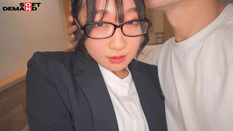 2025《8月新人AV女优完整版》，可以当偶像女团C位的美少女出道！