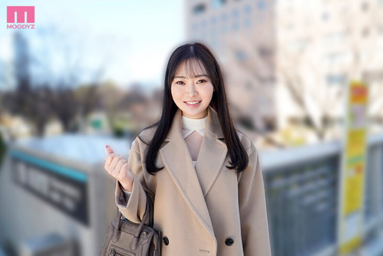 2025《8月新人AV女优完整版》，可以当偶像女团C位的美少女出道！