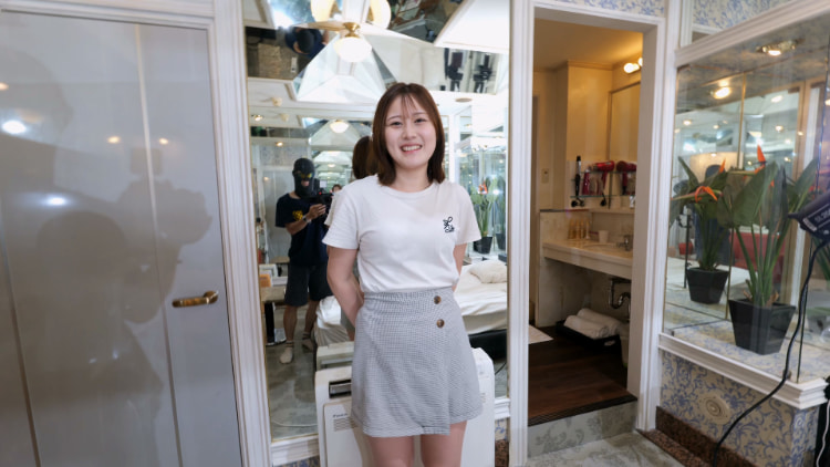 合コンで知り合った就活に悩む20岁の**大生。