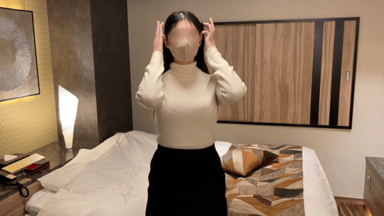 模特系白领，23 岁。