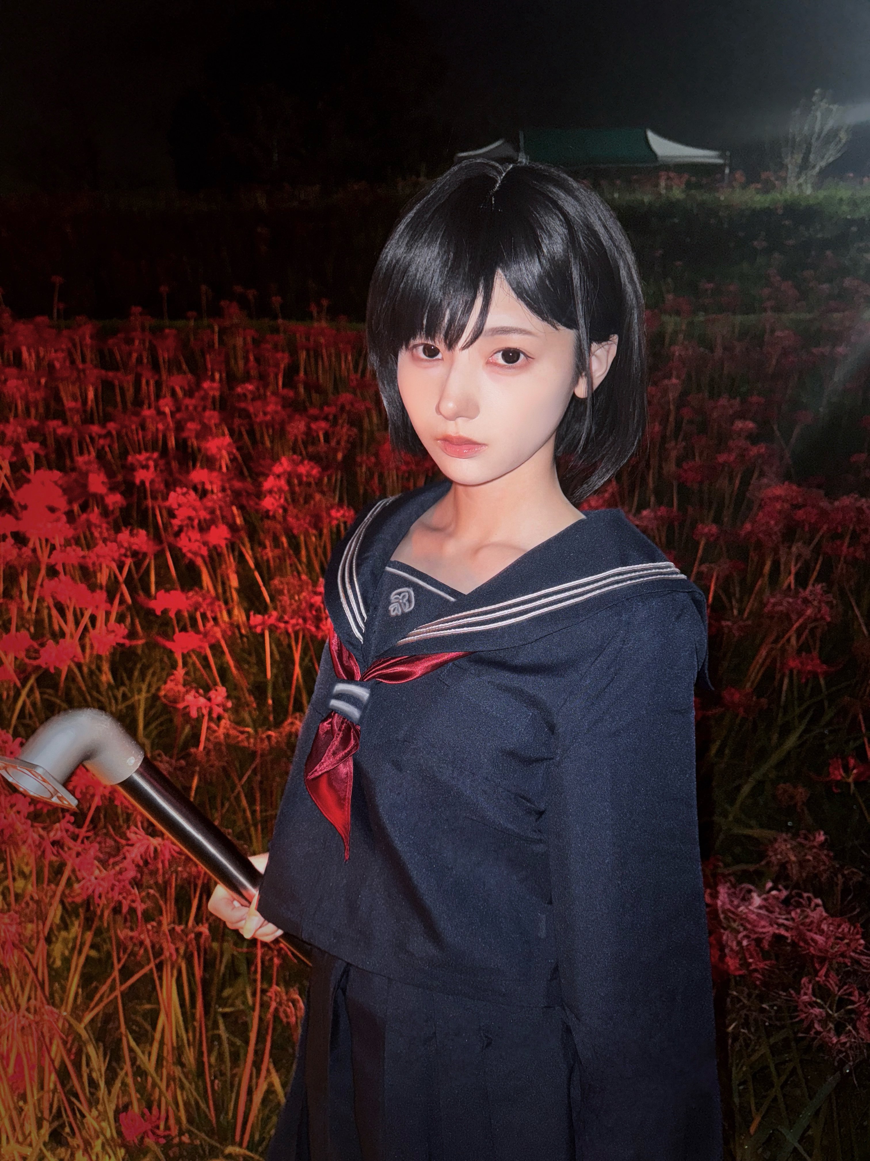 Coser真实还原《沉默之丘f》深水雏子!随手拿武器给人最强女高中生氛围!