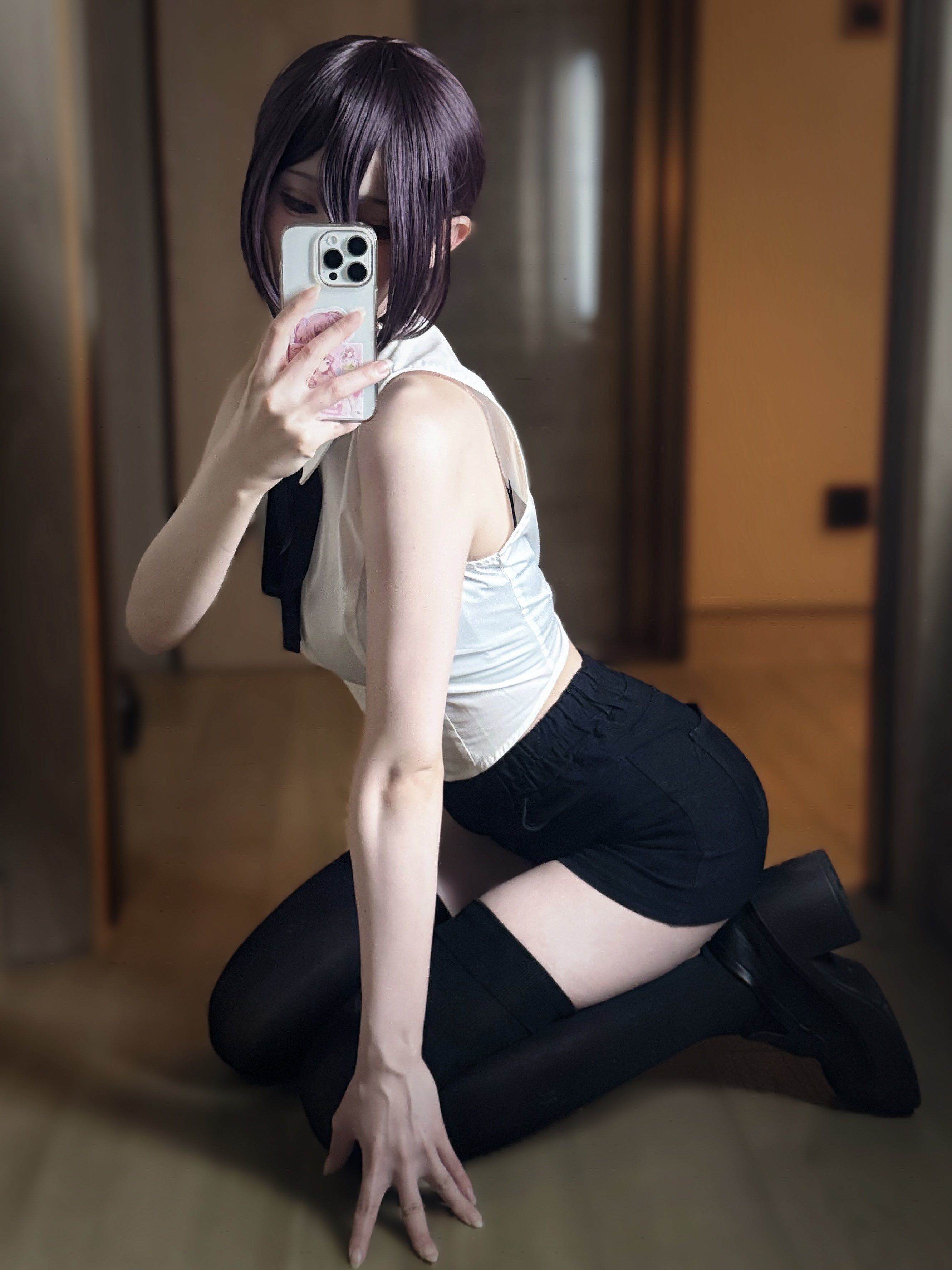 Coser真实还原《沉默之丘f》深水雏子!随手拿武器给人最强女高中生氛围!