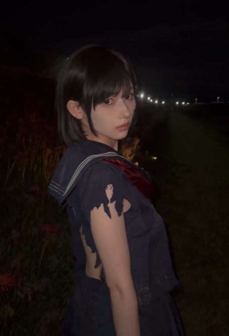 Coser真实还原《沉默之丘f》深水雏子!随手拿武器给人最强女高中生氛围!