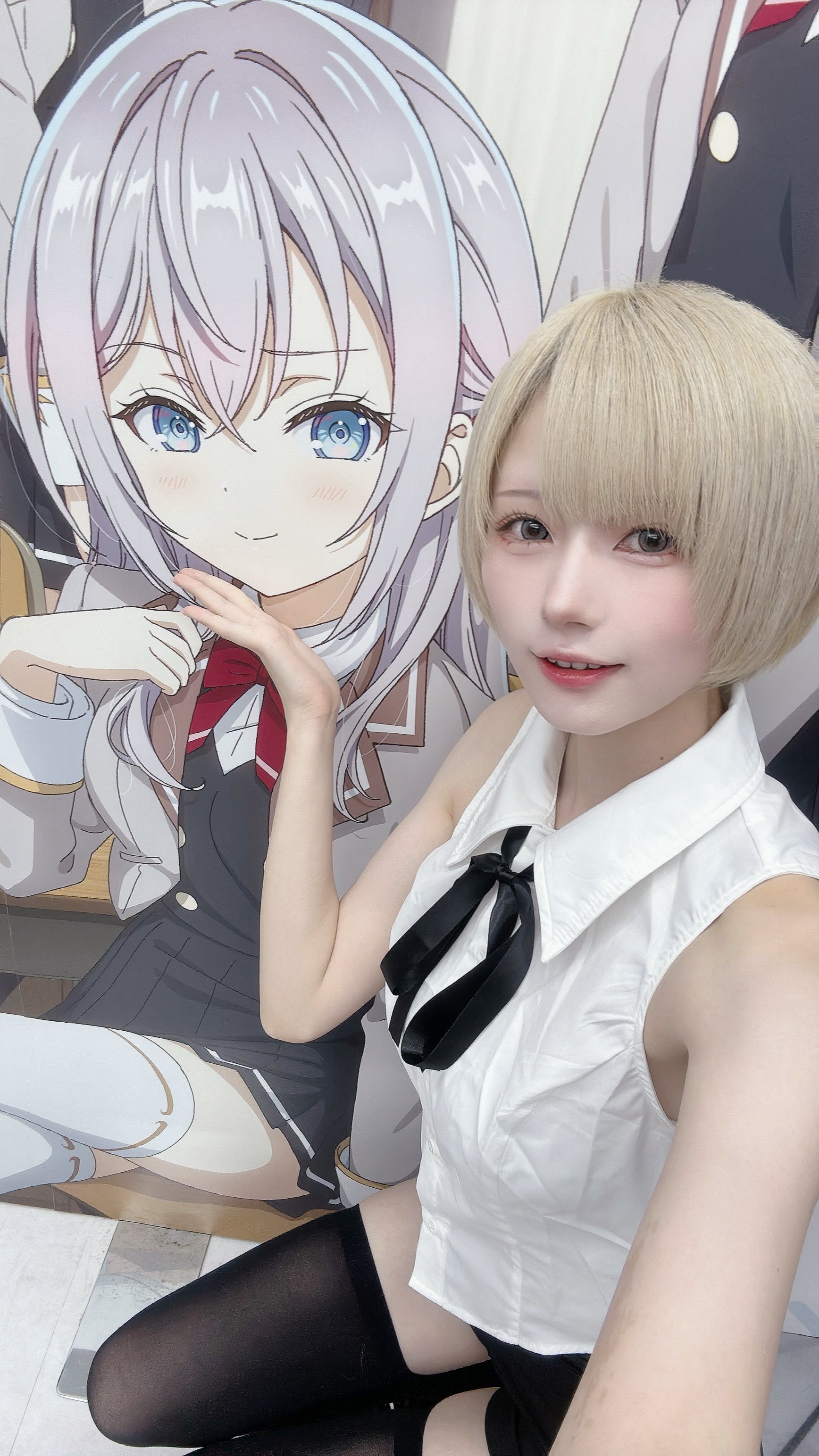 Coser真实还原《沉默之丘f》深水雏子!随手拿武器给人最强女高中生氛围!