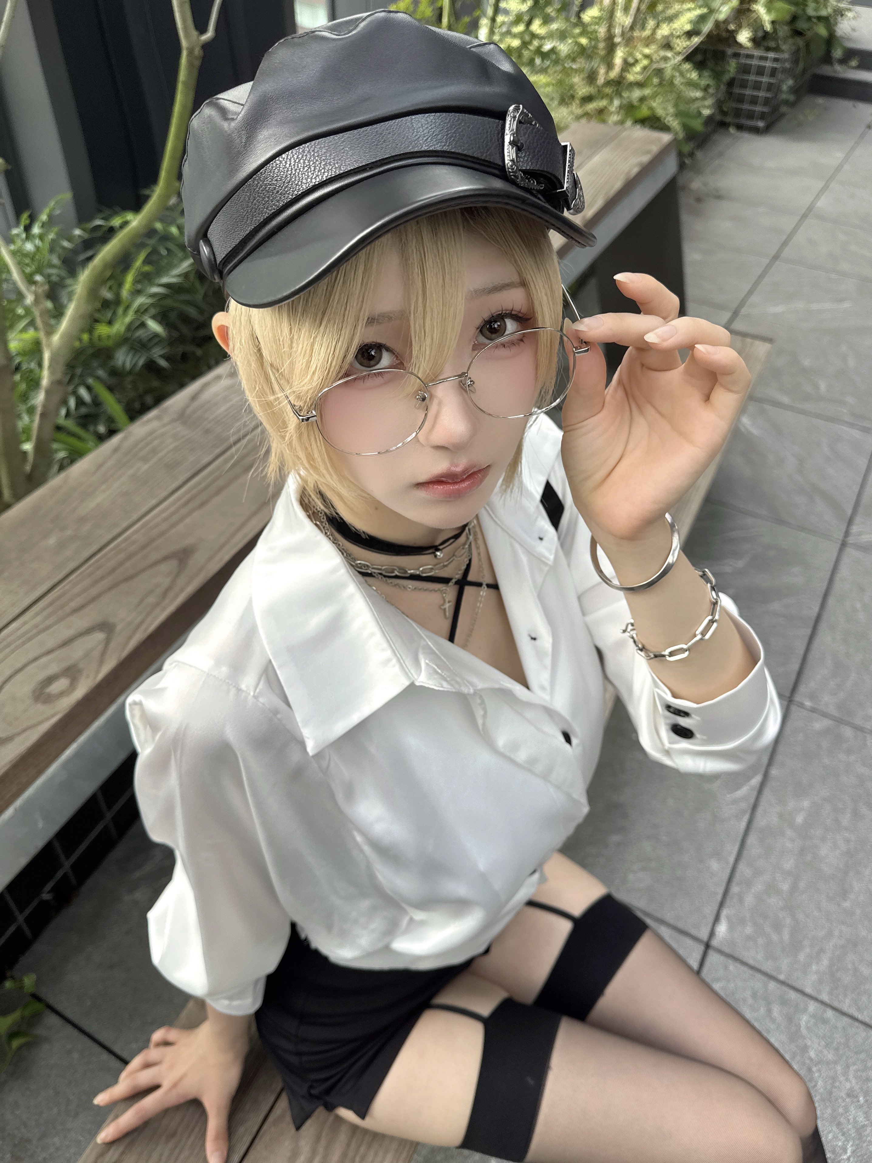 Coser真实还原《沉默之丘f》深水雏子!随手拿武器给人最强女高中生氛围!