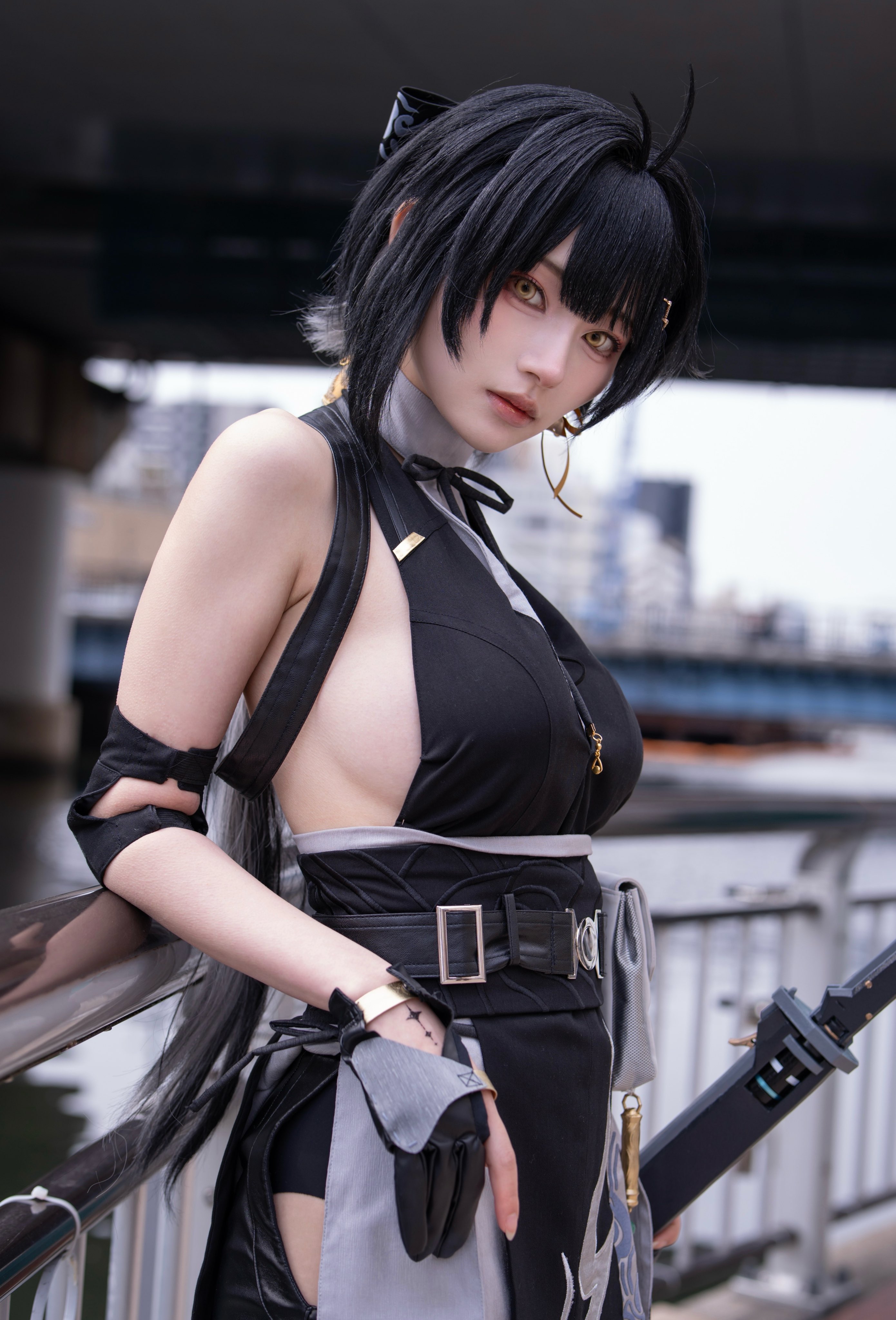 Coser真实还原《沉默之丘f》深水雏子！随手拿武器给人最强女高中生氛围！