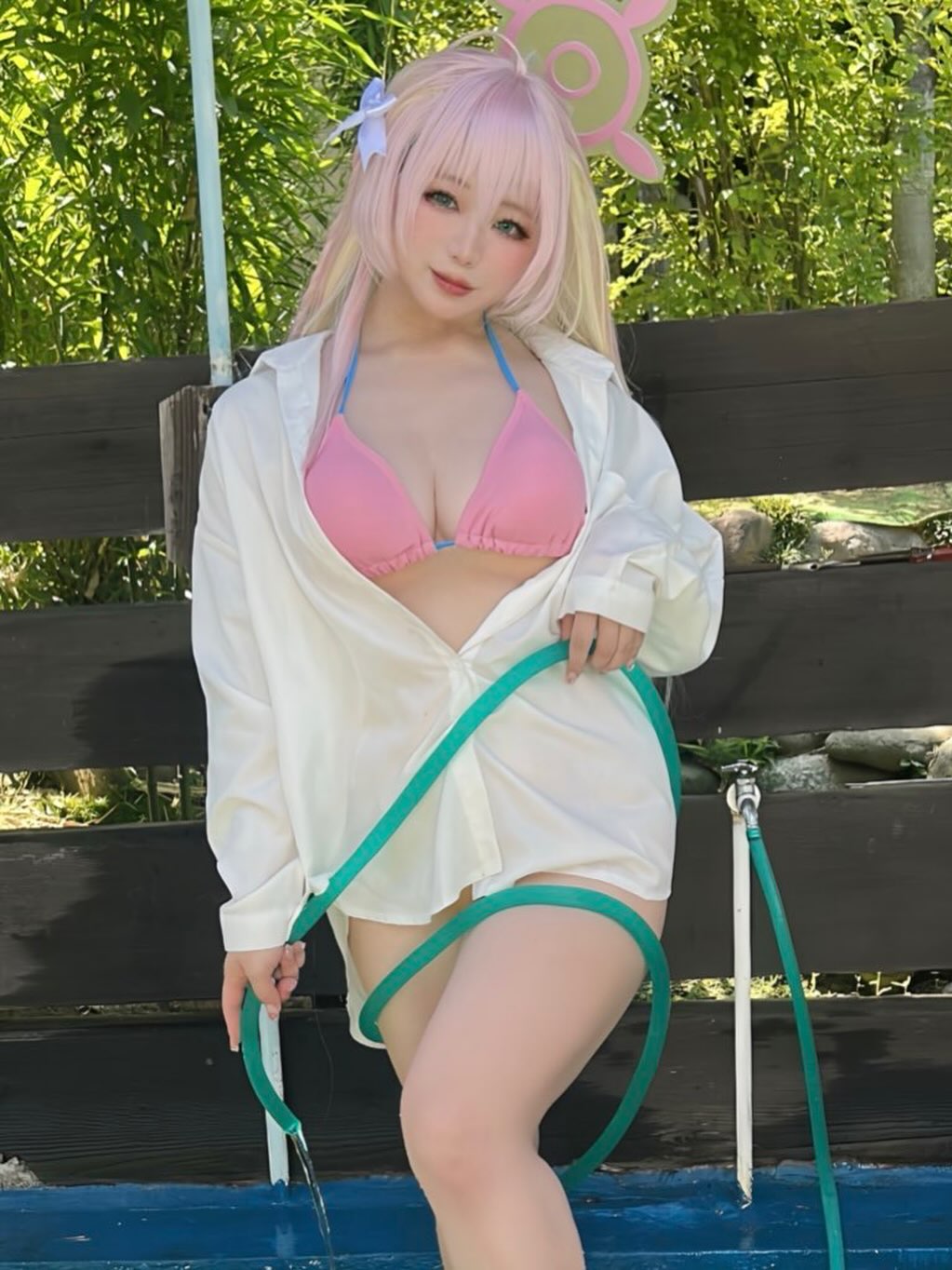 有肉最美!Coser《莓华》摄影会展现「肉感火辣」让人眼睛移不开她!