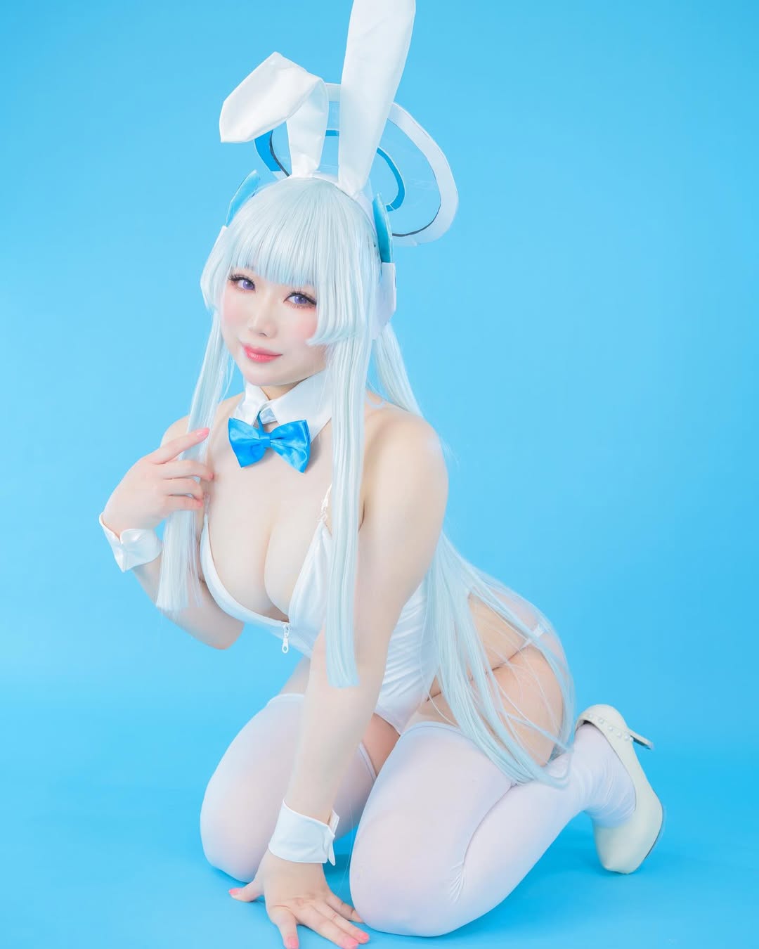 有肉最美！Coser《莓华》摄影会展现「肉感火辣」让人眼睛移不开她！