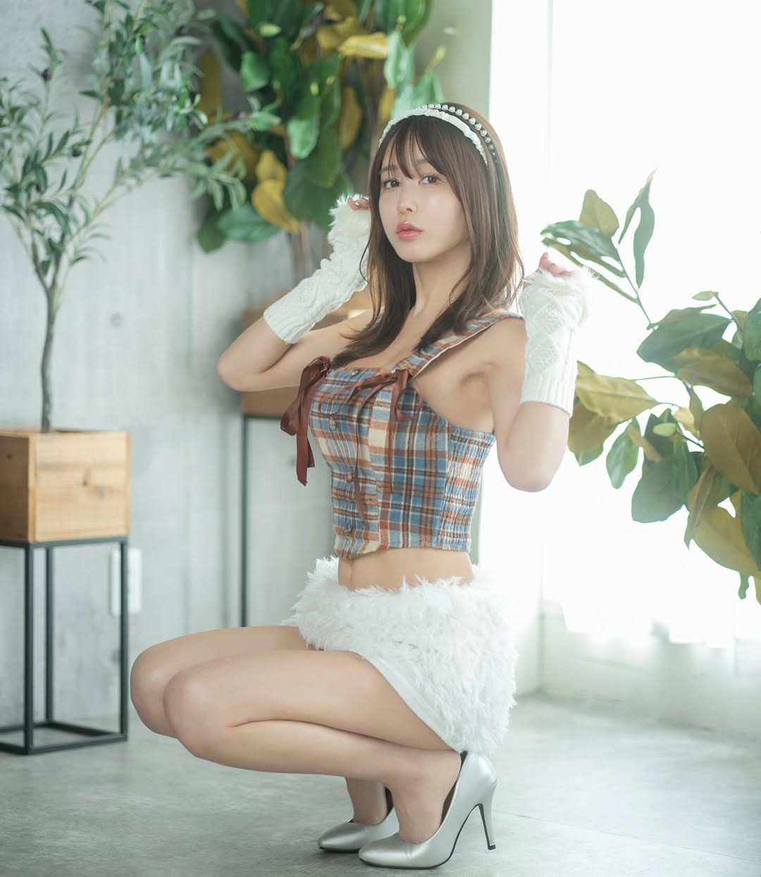 眼神迷离、中路大开!美胸美女《いくみ》色气撩拨让人全身着火!