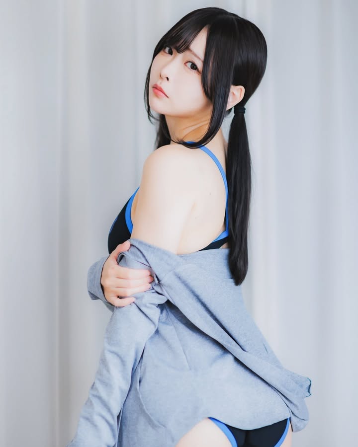 《海月りま》童颜自带无辜纯欲感!偶尔拍摄「百合香」火辣感喷发!