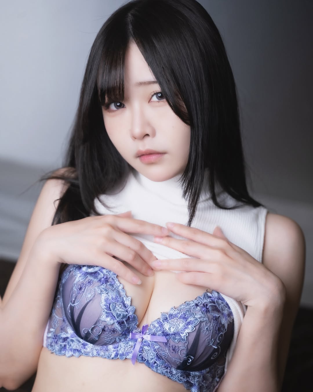 《海月りま》童颜自带无辜纯欲感!偶尔拍摄「百合香」火辣感喷发!