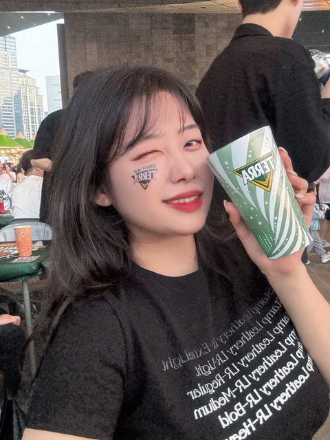 神秘韩国美女《혜린1997_0827》有明星脸!还有着超澎湃好胸!