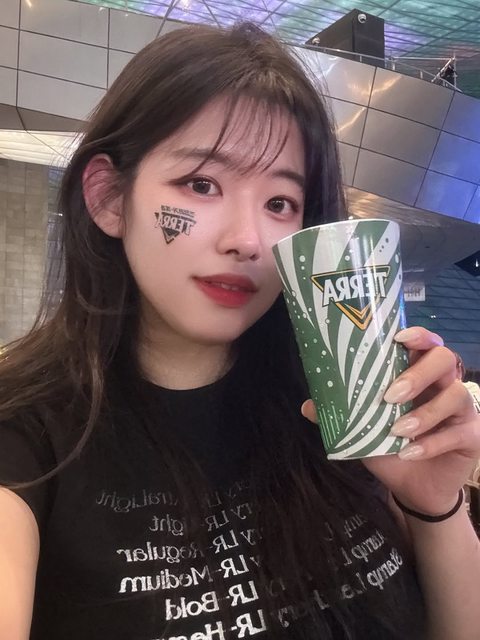 神秘韩国美女《혜린1997_0827》有明星脸!还有着超澎湃好胸!