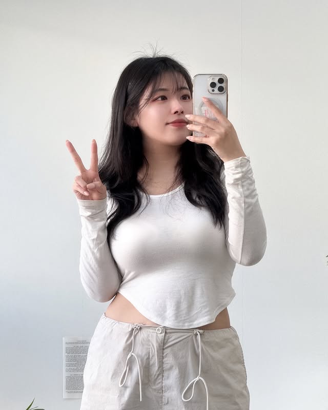 神秘韩国美女《혜린1997_0827》有明星脸!还有着超澎湃好胸!