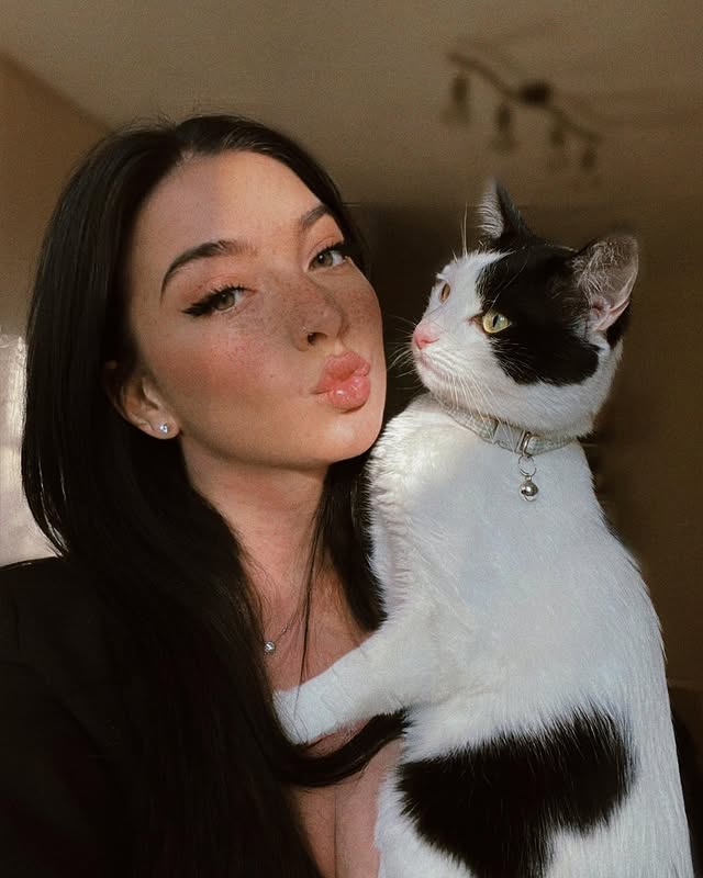 在香港爆红的异国美女《EVA BOGUT》超丰满好胸遮蔽你的双眼!